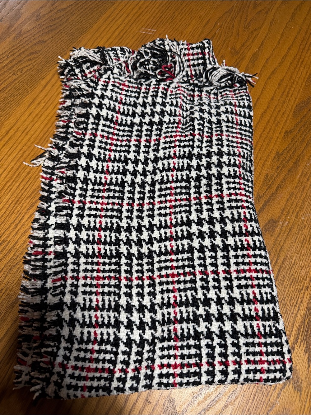 St. John's Bay Black White and Red Houndstooth Scarf